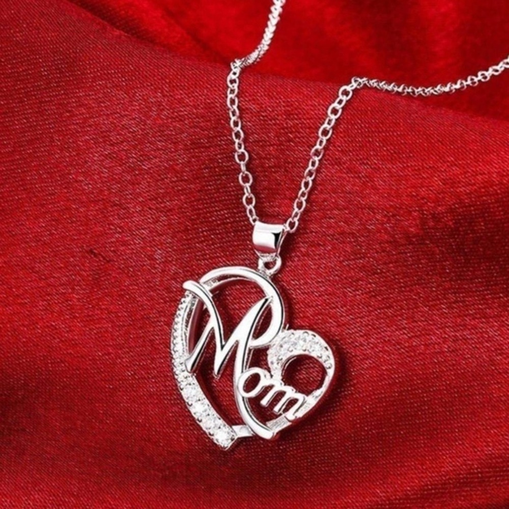 Women's Pendant Necklace - Picture 2 of 2